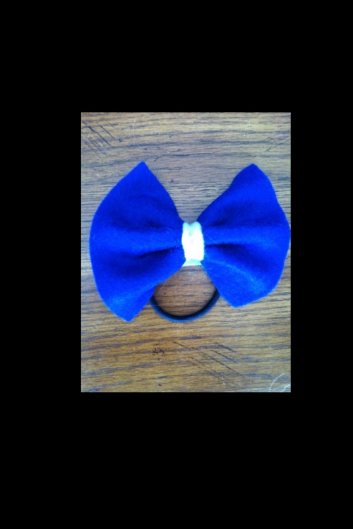 Deep blue medium sized bow
